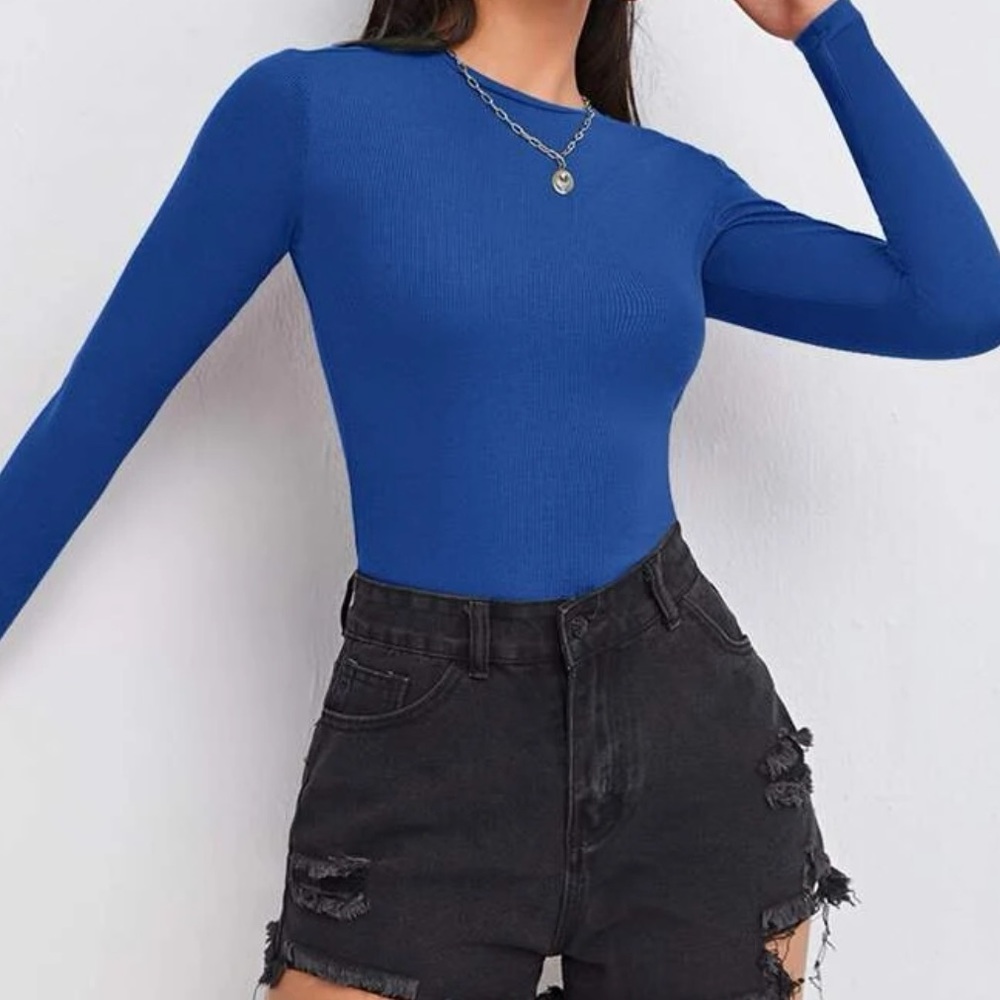 Solid Form Fitted Long Sleeve Tee